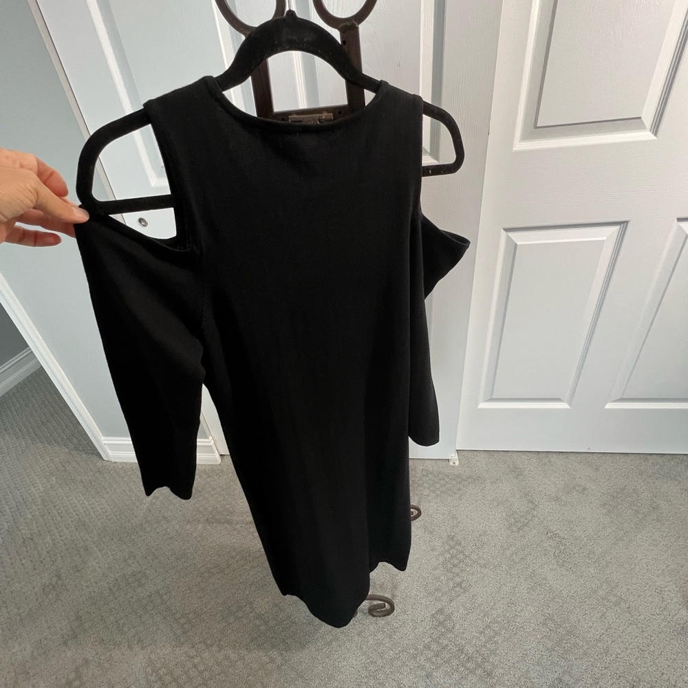 🩷‼️Price reduced‼️🩷Black Calvin Klein knit dress with cold shoulders - Picture 7 of 8